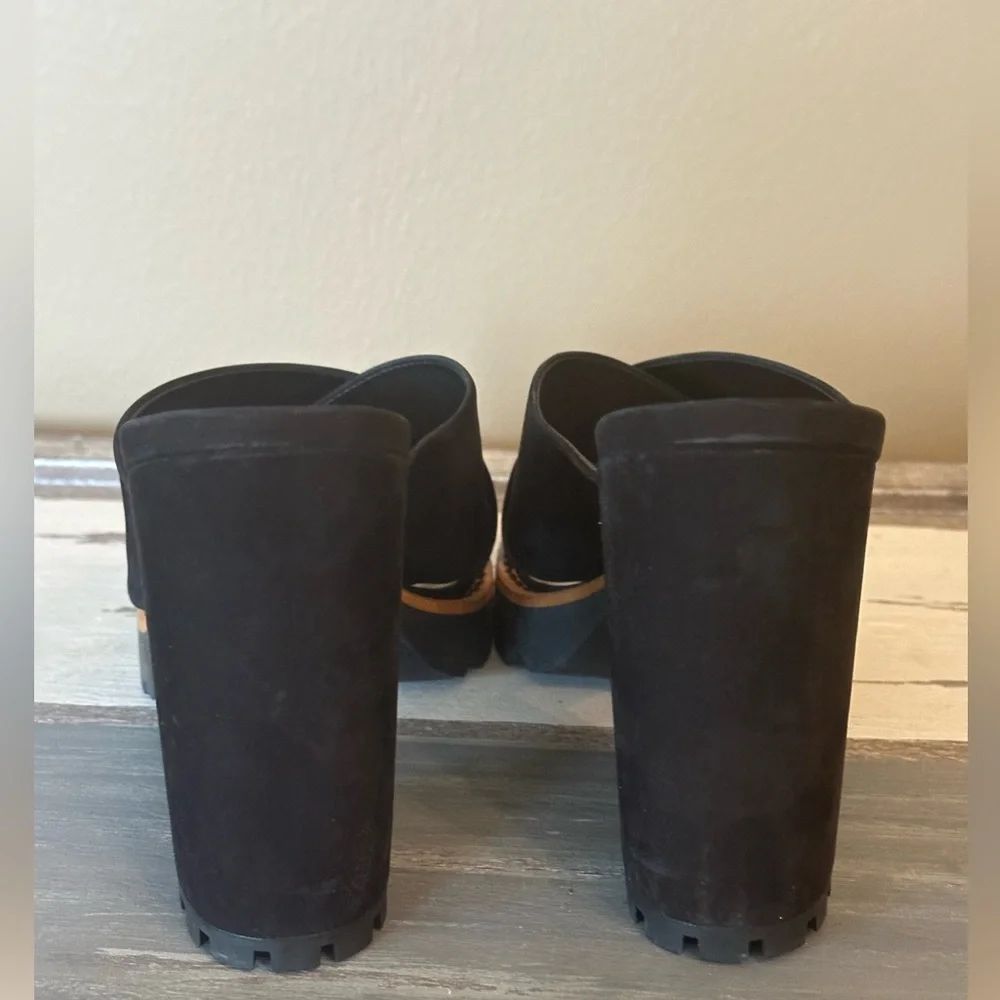 NWOT Saks Fifth Avenue Black Suede Platform‎ Sandal - Size 10
